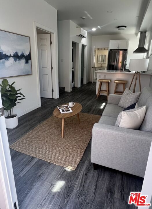 Building Photo - 929 W 23rd St