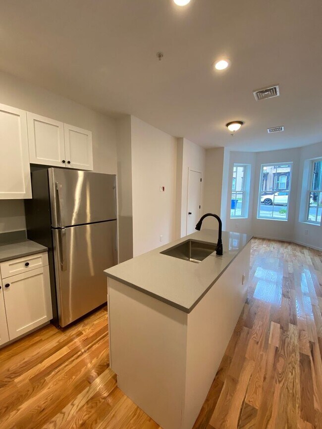 Building Photo - 55 Dubois St