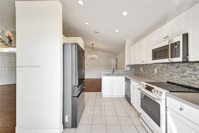 Building Photo - 658 Stanton Dr