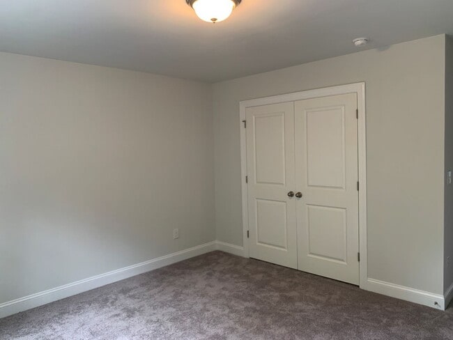 Building Photo - 4 Bedroom, 2.5 Bath, Pet Friendly Town Home with Garage Within Barefoot Resort and Golf! Availabl...