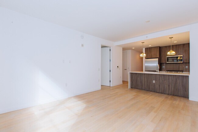 Building Photo - 160 1st St