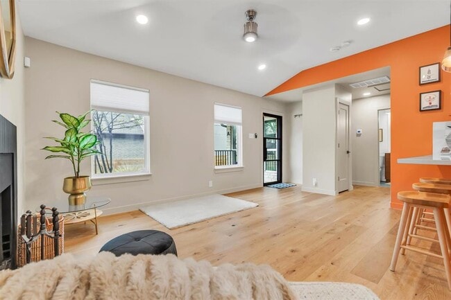 Building Photo - 9700 Sugar Hill Dr