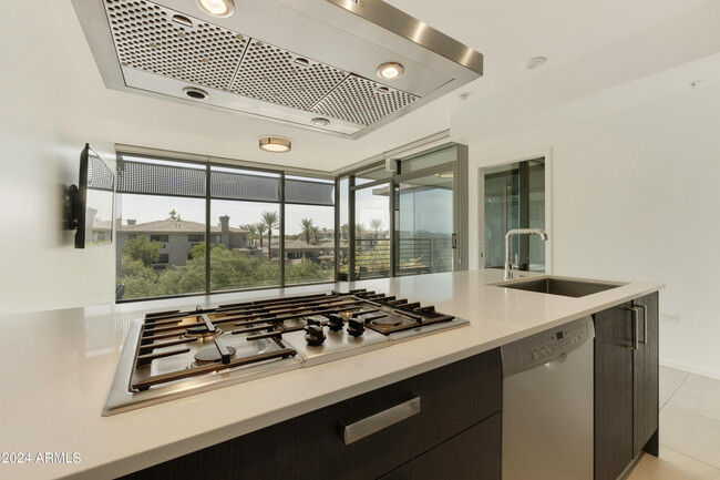 Building Photo - 7120 E Kierland Blvd