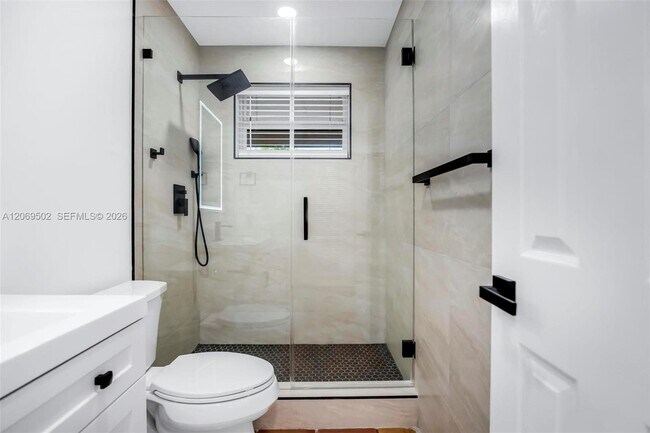 Building Photo - 850 SW 12th Ct