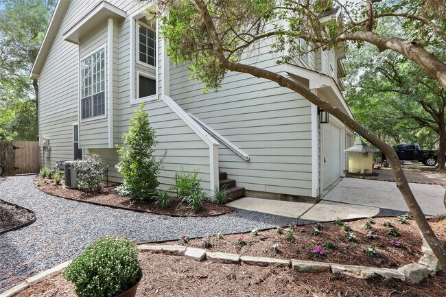 Building Photo - 134 S Walden Elms Cir