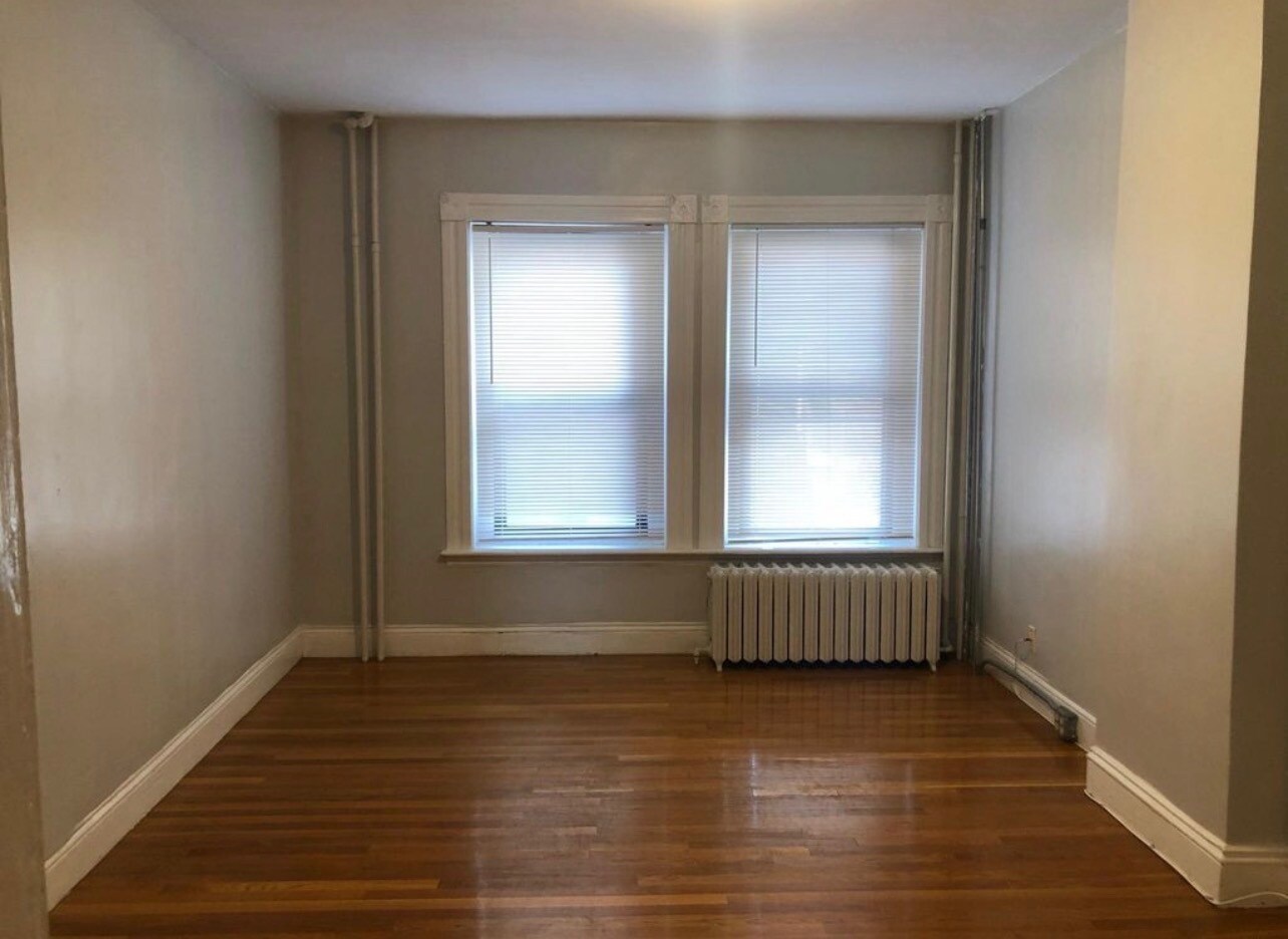 Building Photo - 20 Isabella St