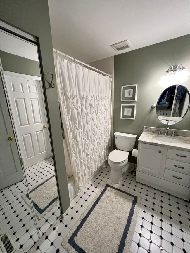 Building Photo - Beautiful 3-Bedroom Townhome on a Cul-De-Sac in Bensalem! Available January 2026!