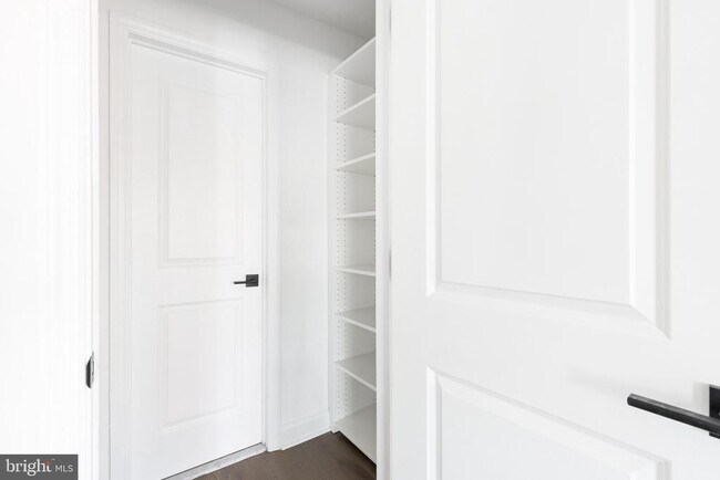 Building Photo - 1830 Montrose St