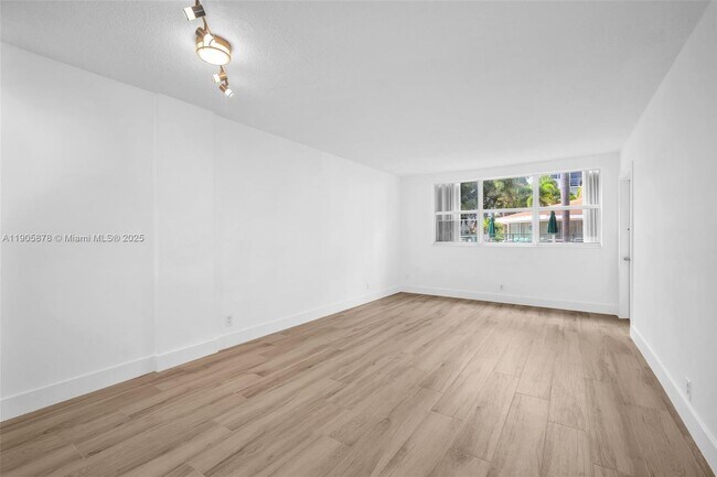 Building Photo - 1333 E Hallandale Beach Blvd