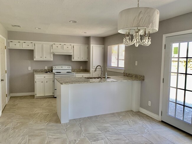 Building Photo - 7114 Saratoga Blvd