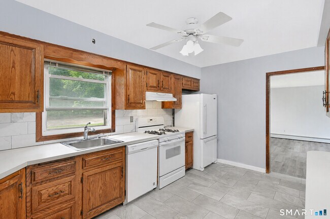 Building Photo - 145 Hattertown Rd