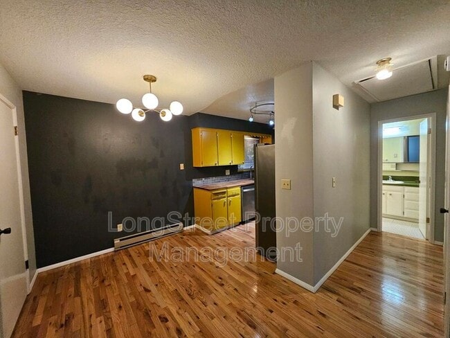 Building Photo - 4618 NE Broadway