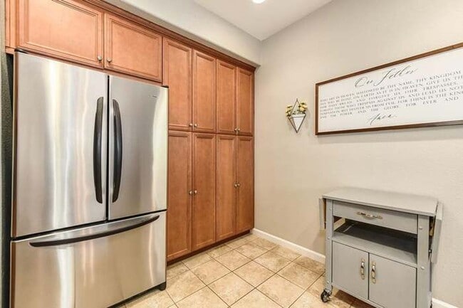 Building Photo - NICE TWO STORY HOME IN WEST ROSEVILLE!