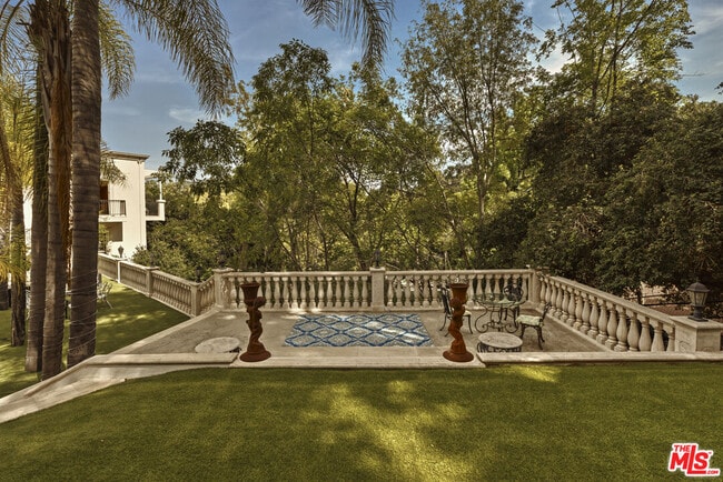 Building Photo - 3780 1/2 Multiview Dr