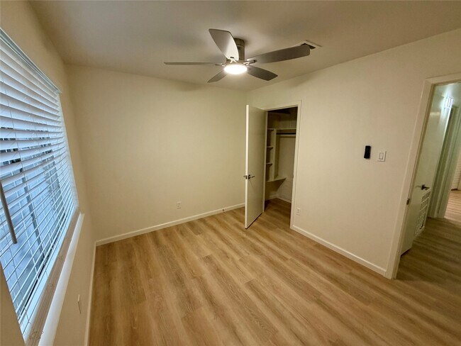 Building Photo - 3428 Hickory Ln