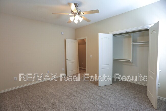 Building Photo - 1511 Benjamin Grn