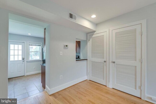 Building Photo - 436 20th St NE