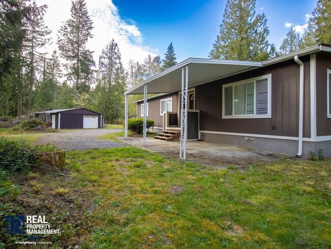 Building Photo - 2 Bed / 2 Bath Home with 4-Car Garage, Large Yard & RV Parking in Graham!