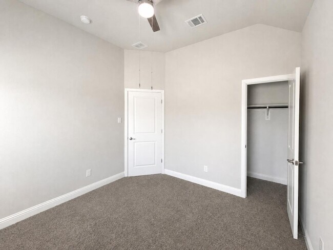 Building Photo - 1017 Greencove Dr
