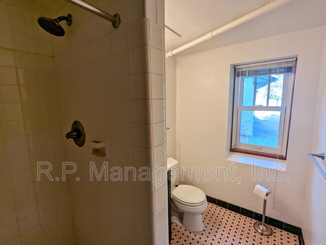 Building Photo - 2111 Irving Ave S