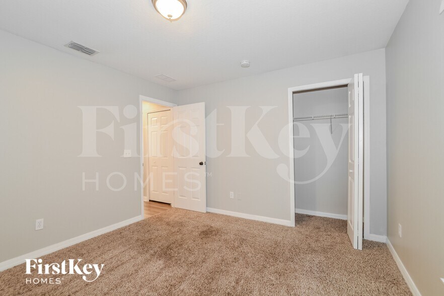 Building Photo - 739 N Midland Dr