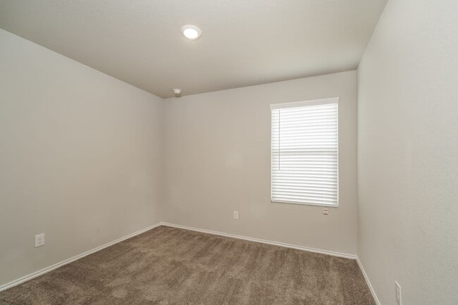 Building Photo - 170 Pasadena Pl