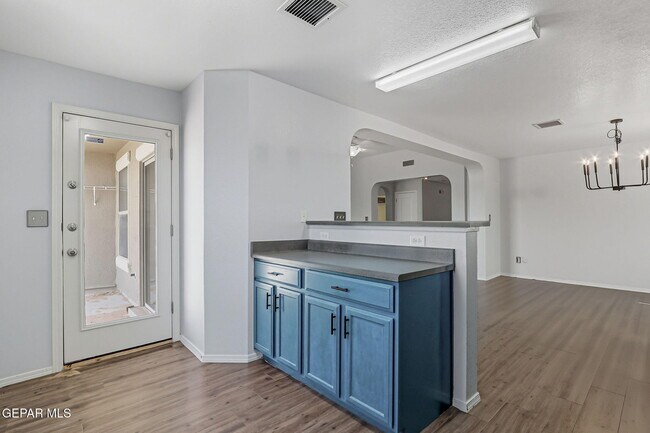 Building Photo - 6933 Jericho Tree Dr