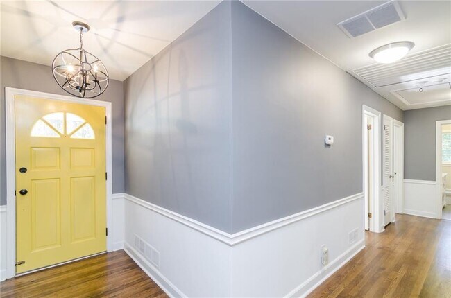 Building Photo - 6670 Castleton Dr NW