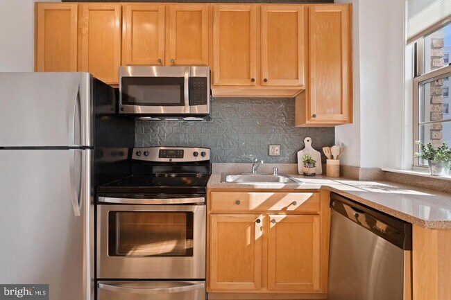 Building Photo - Beautiful One BR in Columbia Heights/Adams Morgan