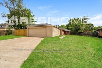 Building Photo - 14003 Apple Dr