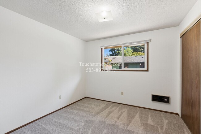 Building Photo - 1440 Columbia Ave