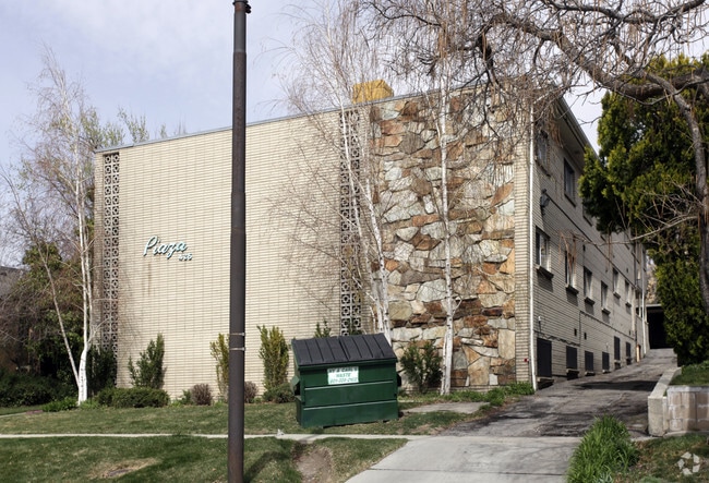 Building Photo - The Plaza Apartments