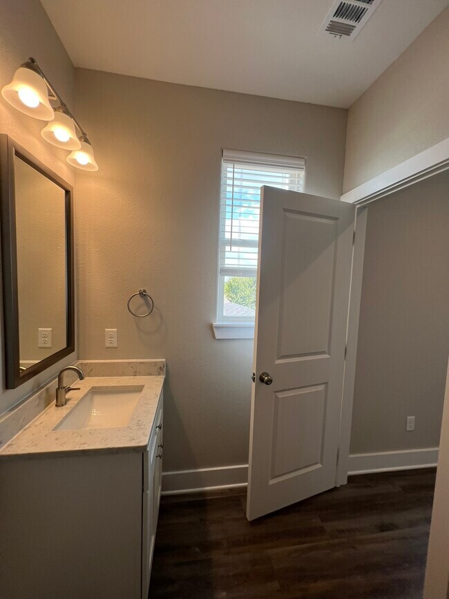 Building Photo - 308 Grove St