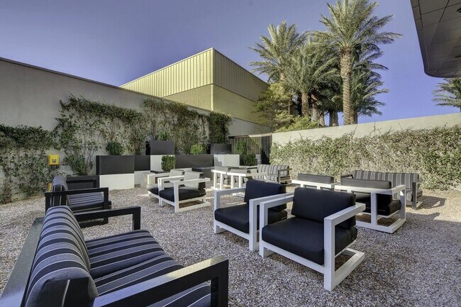 Building Photo - 4471 Dean Martin Dr