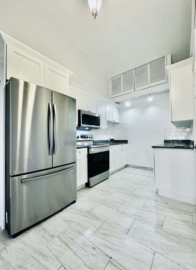 Building Photo - 826 Wiggins Pass Rd