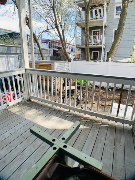 Building Photo - 68 Pleasant St