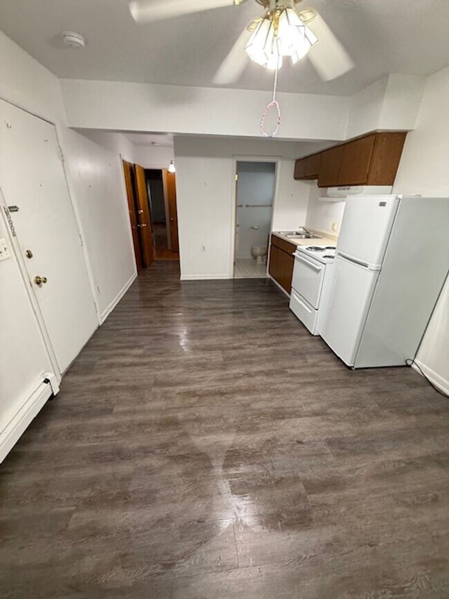 Building Photo - 1000 Woodlawn Ave