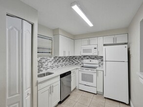 Building Photo - Renovated & Updated 2 Bed/2 Bath Condo with Patio – Prime Springcrest Location!