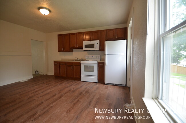 Building Photo - Charming Two-Bedroom Townhouse-Style Apart...