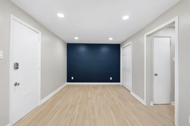 Building Photo - 548 Ridge Ave