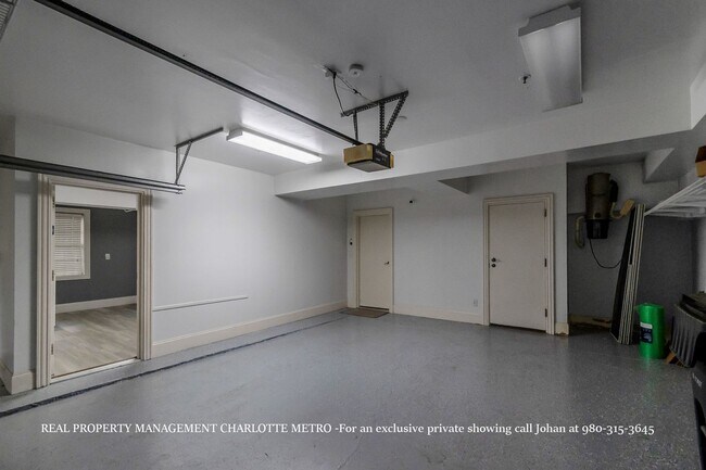 Building Photo - 529 Queens Rd