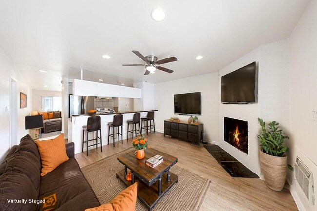 Building Photo - Updated 2 bed, 2 bath