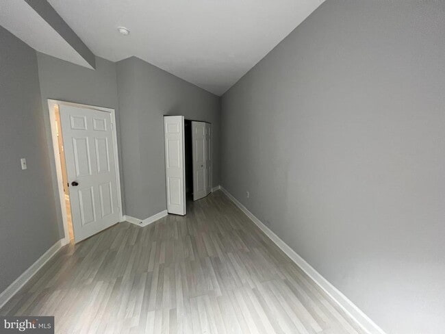 Building Photo - 615 3rd St NE