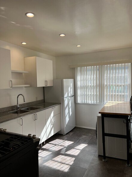 Building Photo - 4741 N Figueroa St