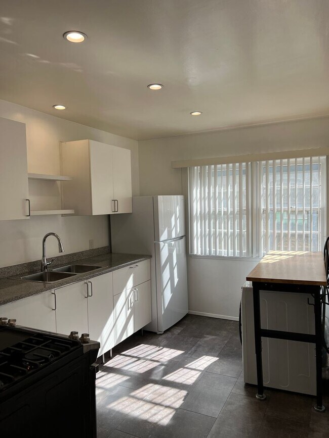 Building Photo - 4741 N Figueroa St