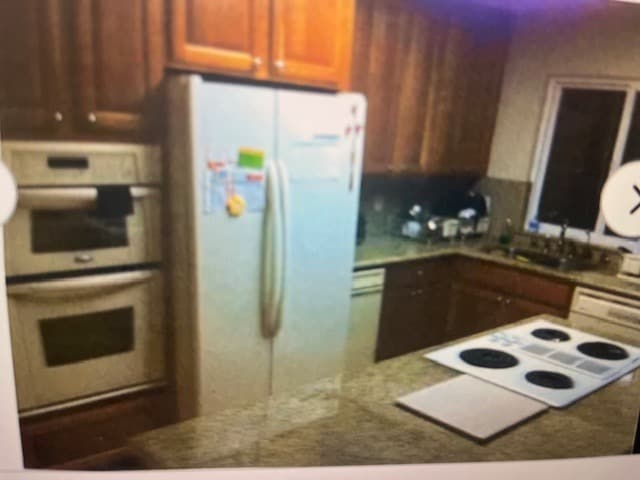 Building Photo - 944 Erica Dr