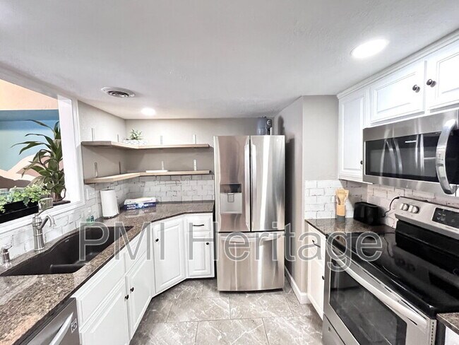 Building Photo - 26 Melinda Ln