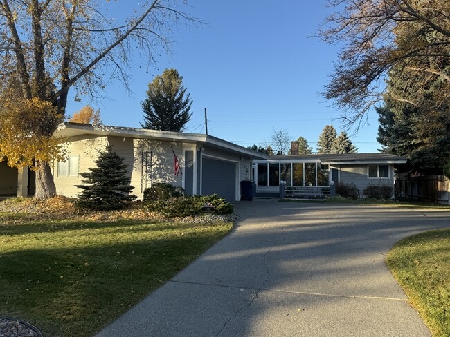 Building Photo - 1722 Alder Dr