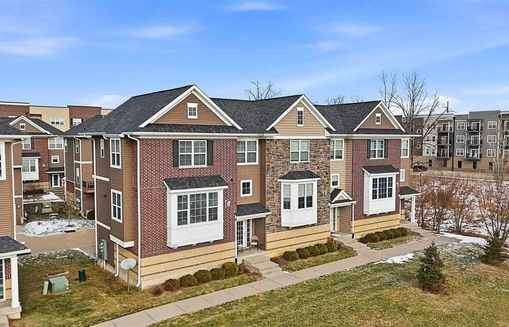 Building Photo - 300 Clark Dr