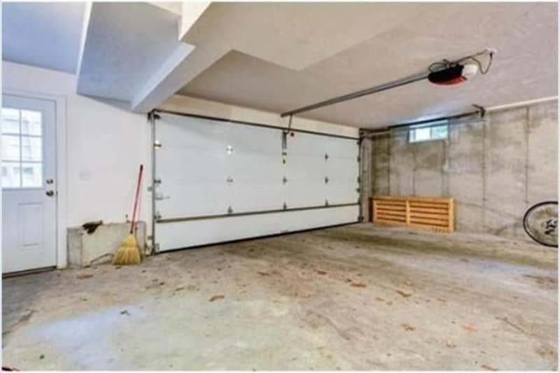 Building Photo - 371 Austin St